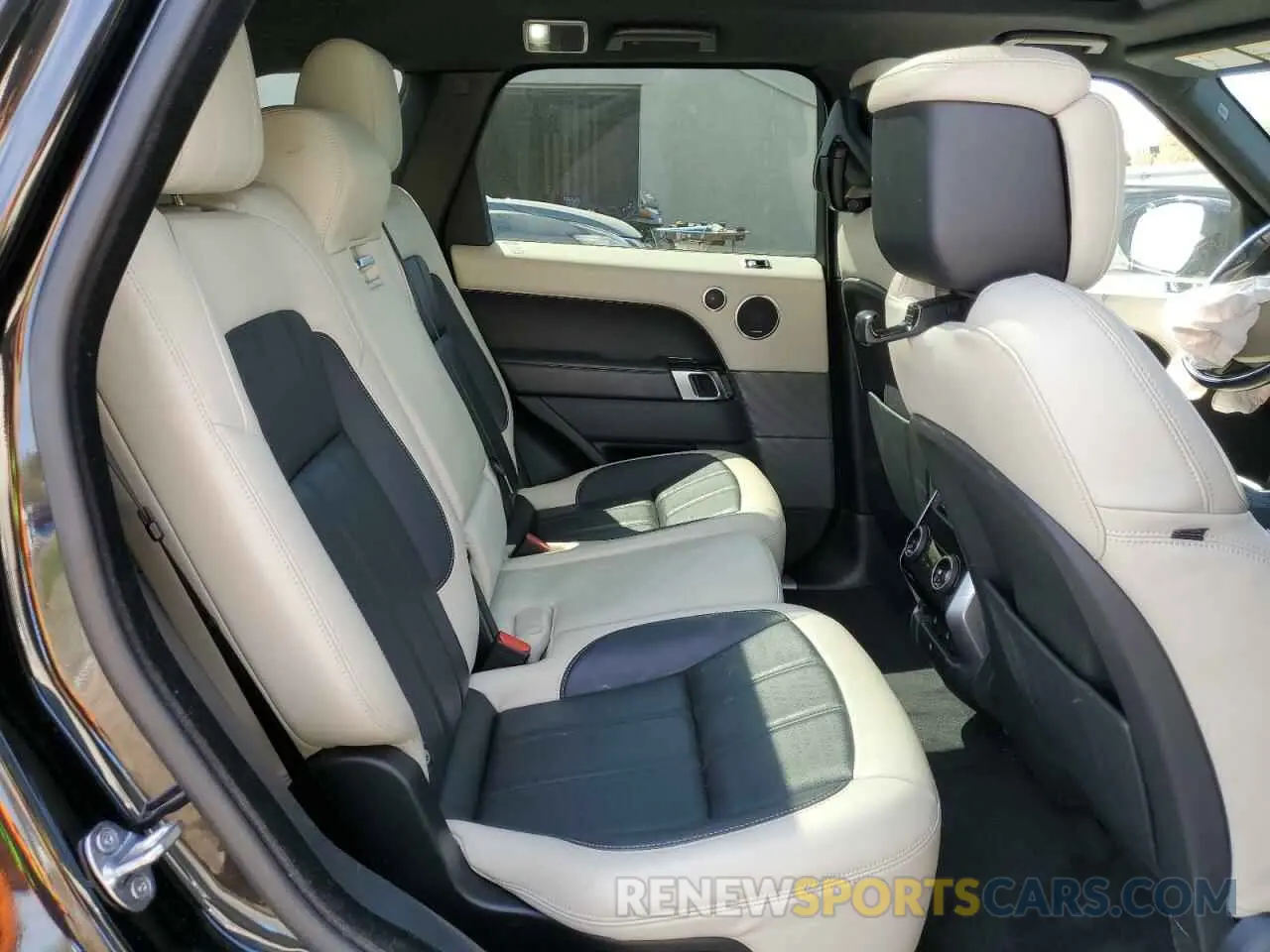 11 Photograph of a damaged car SALWV2SV0KA417947 LAND ROVER RANGEROVER 2019