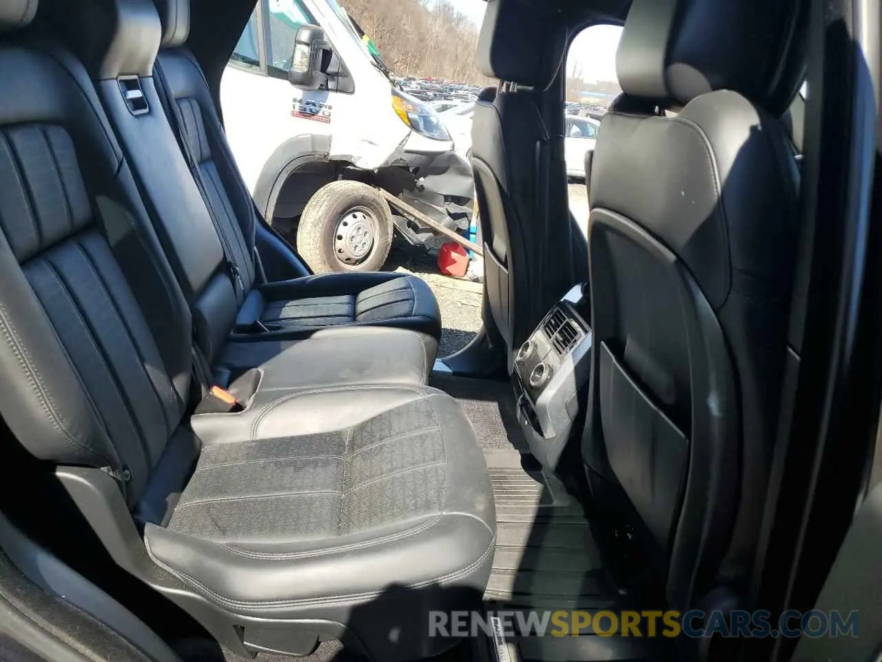 11 Photograph of a damaged car SALWV2SV4KA426621 LAND ROVER RANGEROVER 2019