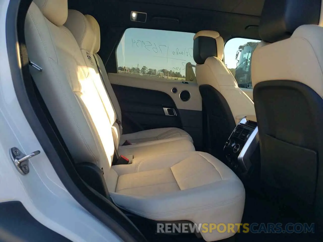 11 Photograph of a damaged car SALWV2SV4KA847559 LAND ROVER RANGEROVER 2019