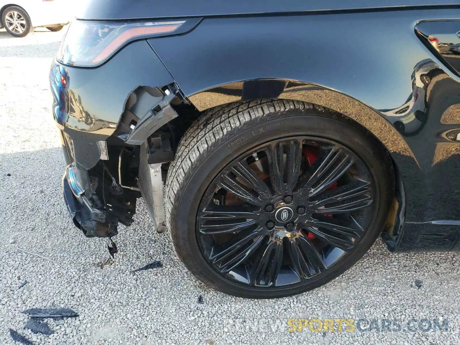 9 Photograph of a damaged car SALWV2SV6KA427009 LAND ROVER RANGEROVER 2019