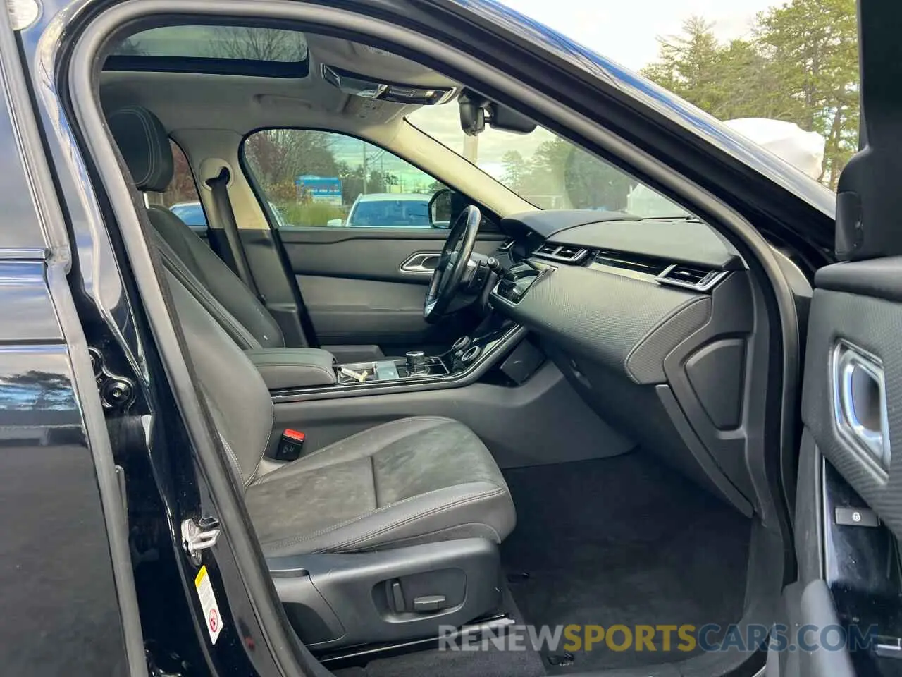 5 Photograph of a damaged car SALYA2EX4KA214044 LAND ROVER RANGEROVER 2019