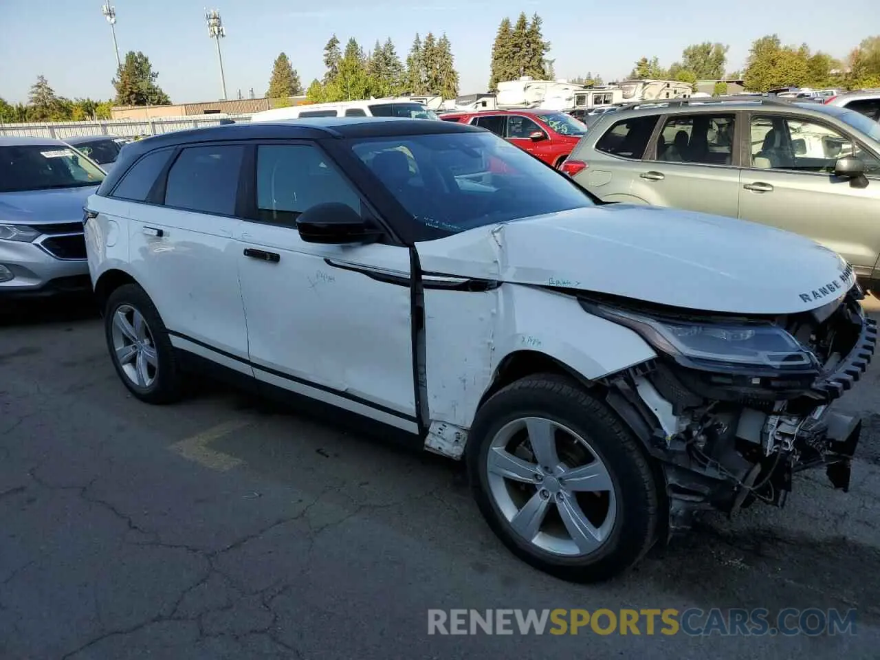 4 Photograph of a damaged car SALYB2EX0KA216936 LAND ROVER RANGEROVER 2019