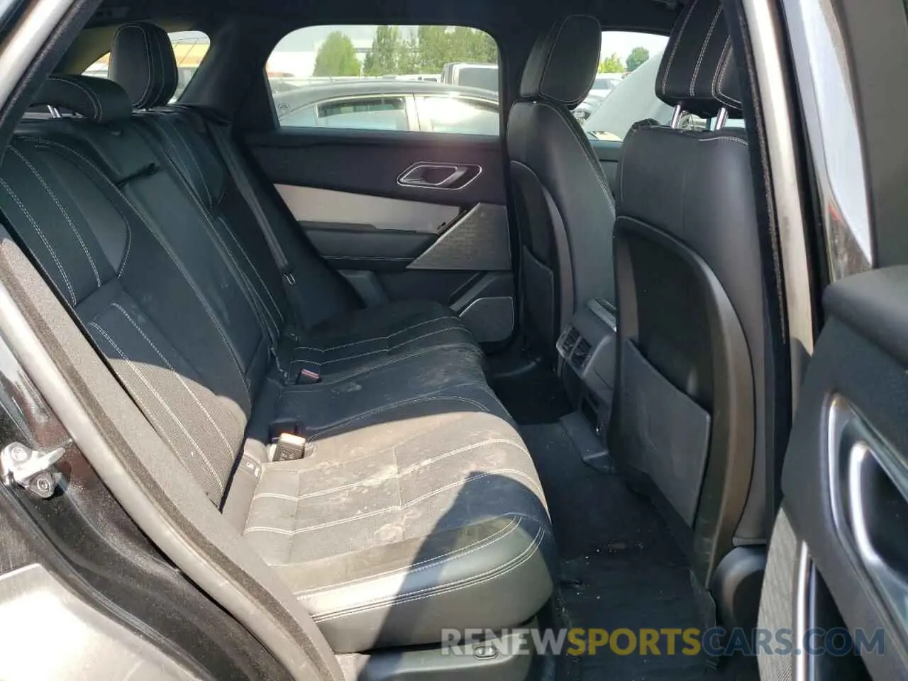 11 Photograph of a damaged car SALYL2EN2KA235211 LAND ROVER RANGEROVER 2019