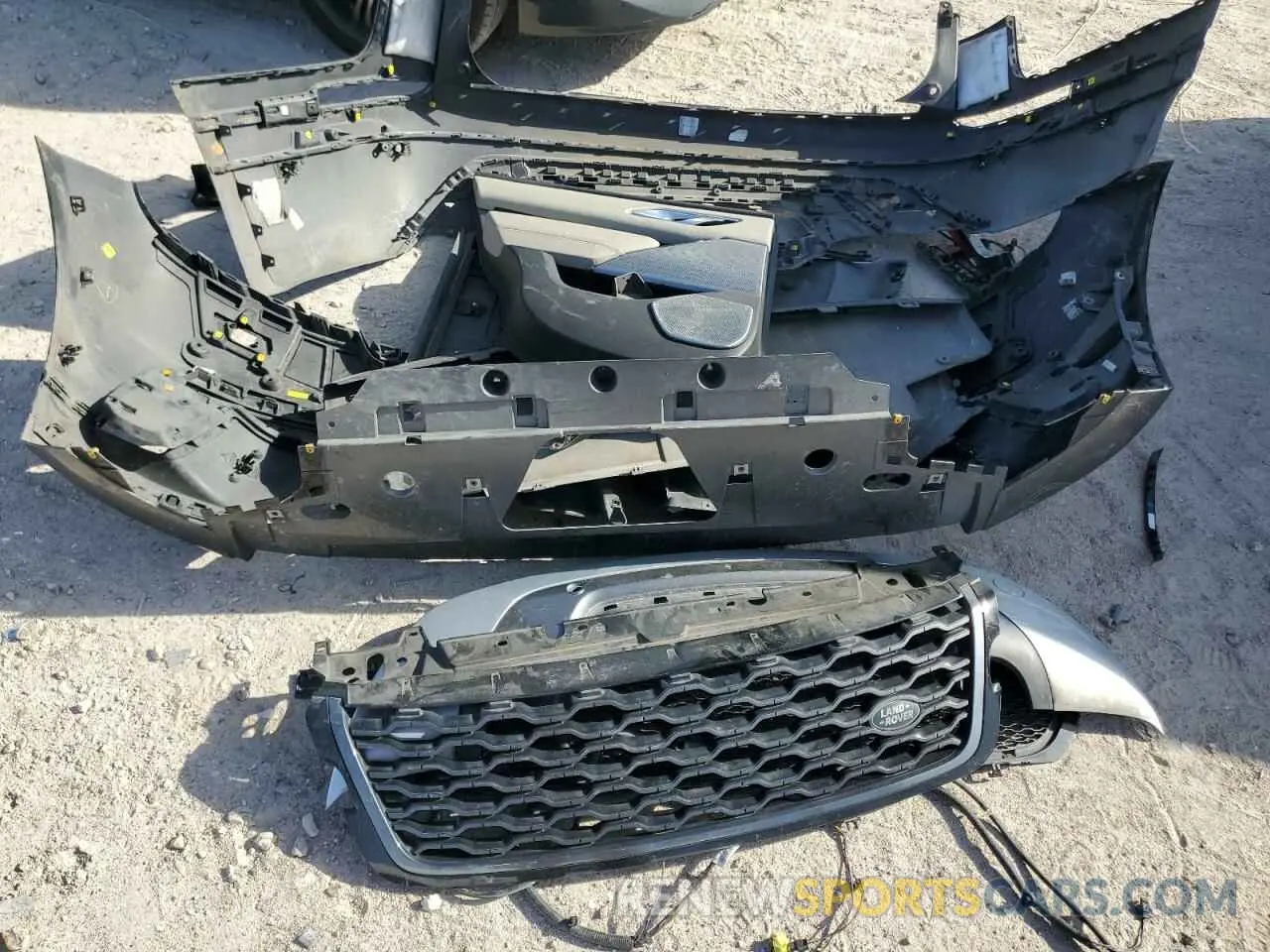 13 Photograph of a damaged car SALYL2EX0KA216321 LAND ROVER RANGEROVER 2019