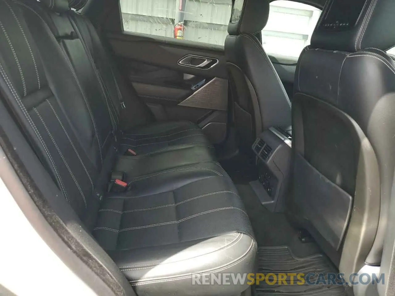 11 Photograph of a damaged car SALYL2EX2KA789575 LAND ROVER RANGEROVER 2019