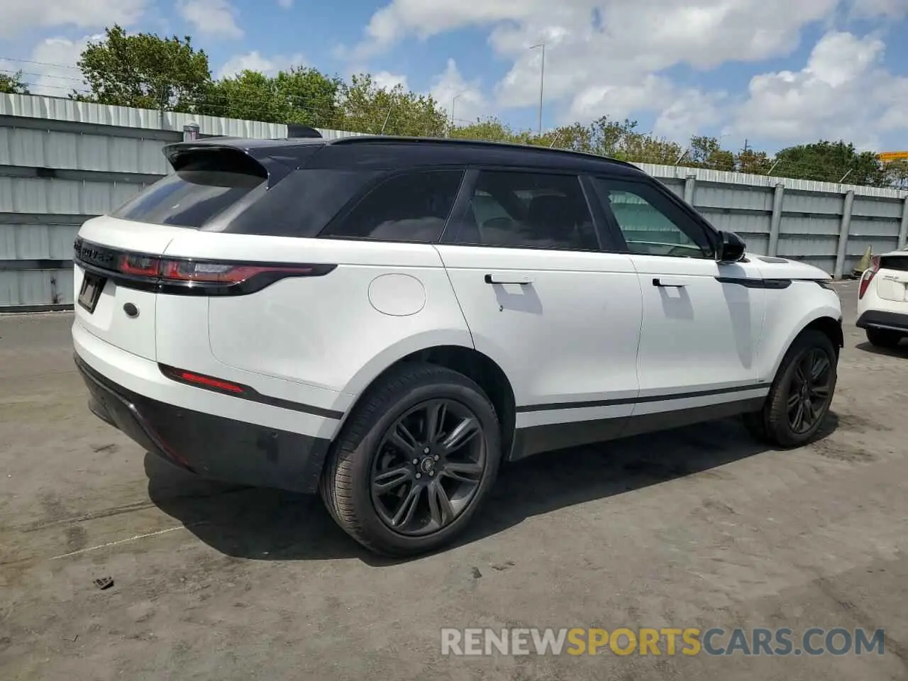 3 Photograph of a damaged car SALYL2EX2KA789575 LAND ROVER RANGEROVER 2019