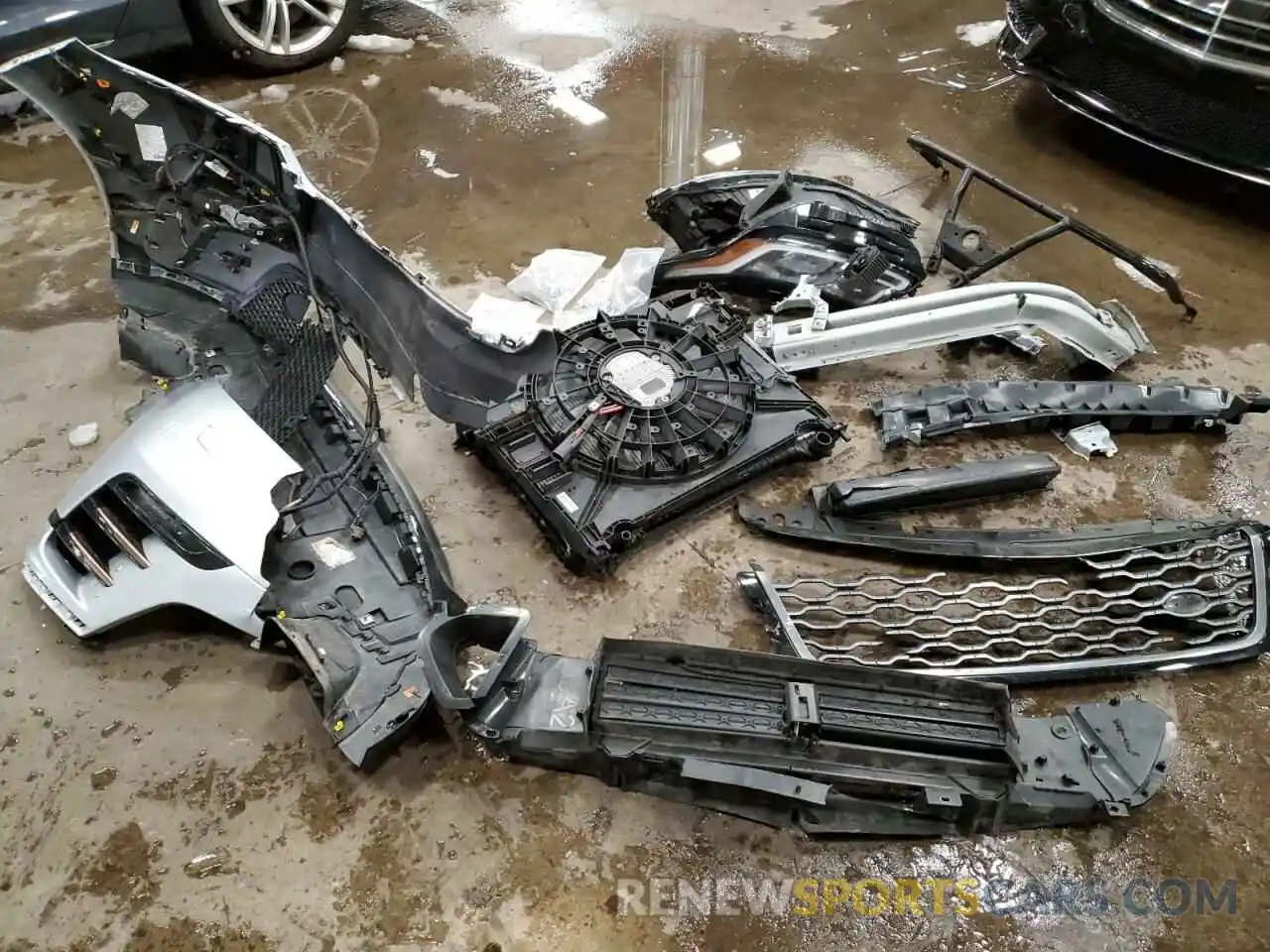 12 Photograph of a damaged car SALYL2EX5KA797508 LAND ROVER RANGEROVER 2019