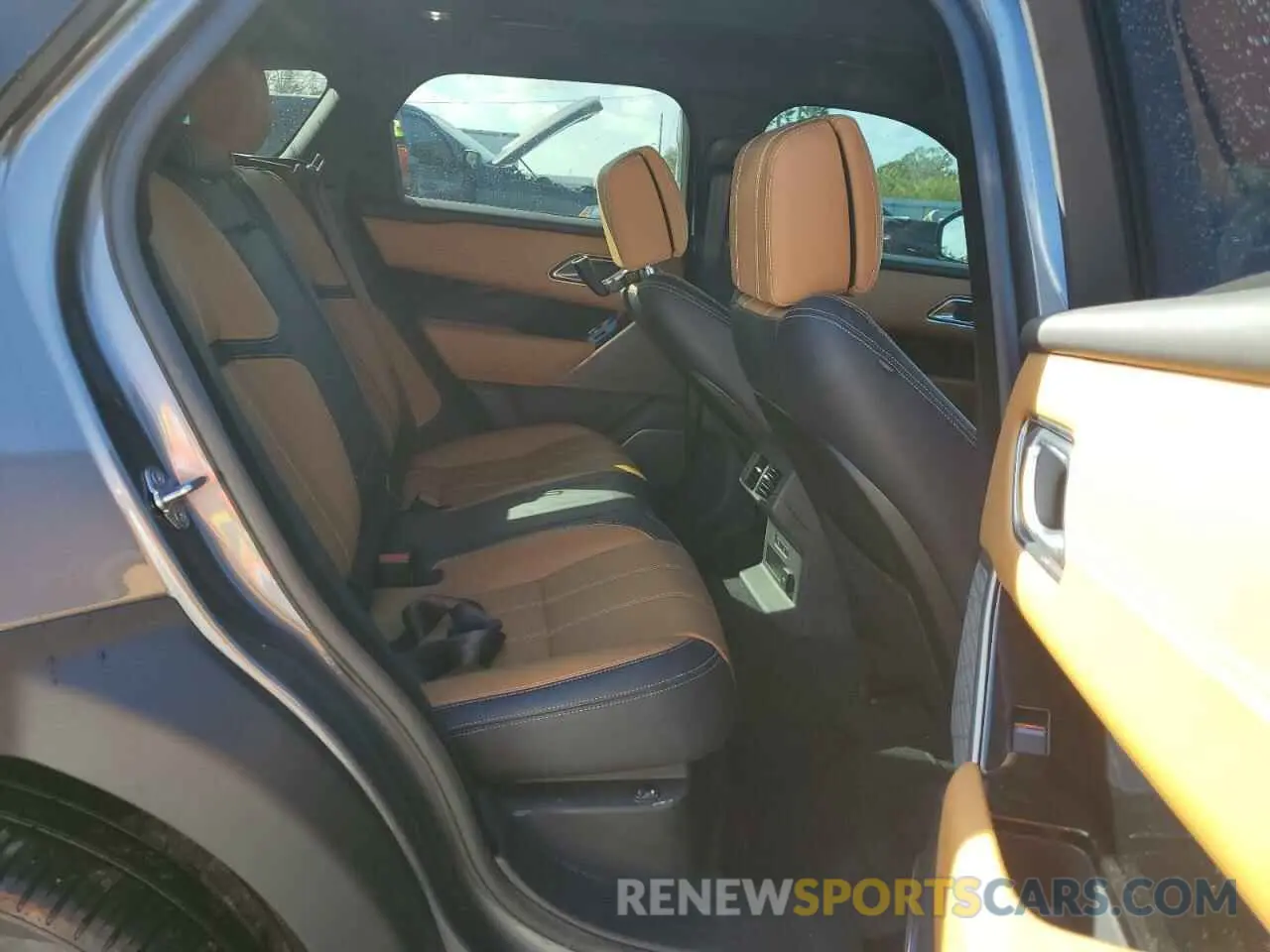 11 Photograph of a damaged car SALYL2EX9KA208606 LAND ROVER RANGEROVER 2019
