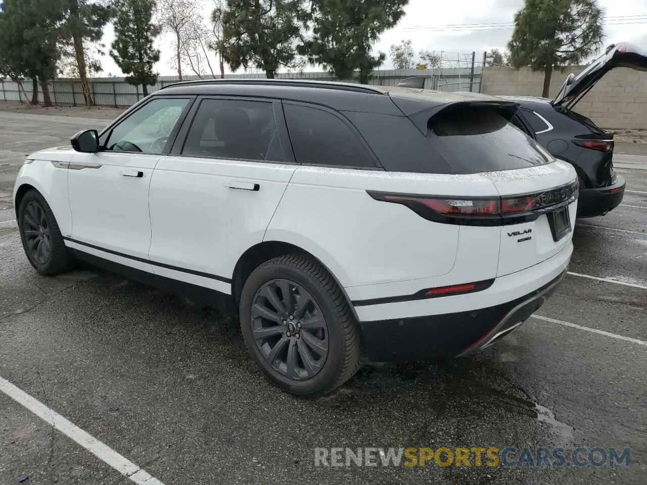 2 Photograph of a damaged car SALYL2FV6KA207863 LAND ROVER RANGEROVER 2019