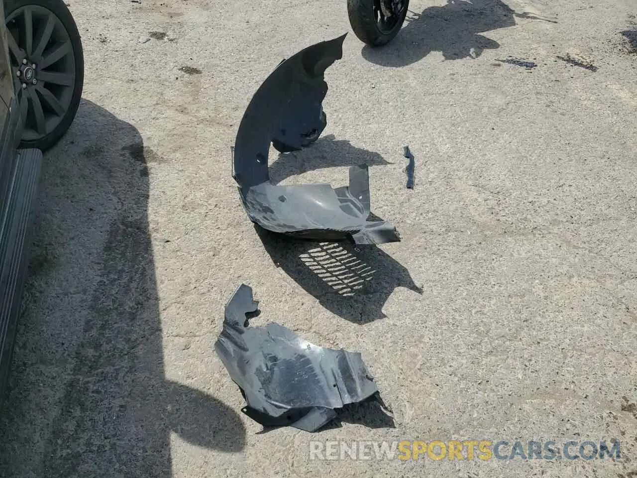 13 Photograph of a damaged car SALYM2EVXKA218685 LAND ROVER RANGEROVER 2019
