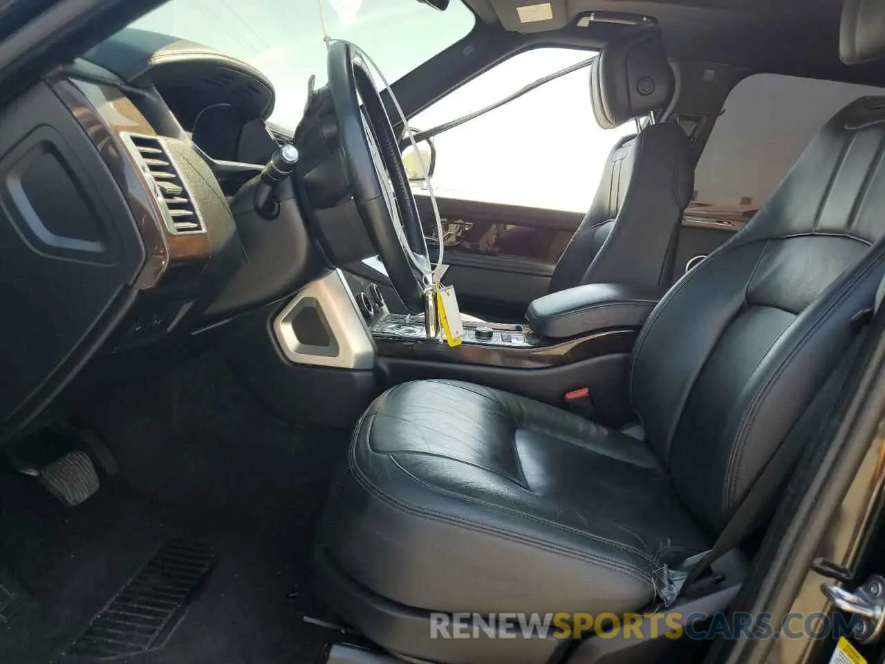 7 Photograph of a damaged car SALGR2SU6LA579082 LAND ROVER RANGEROVER 2020