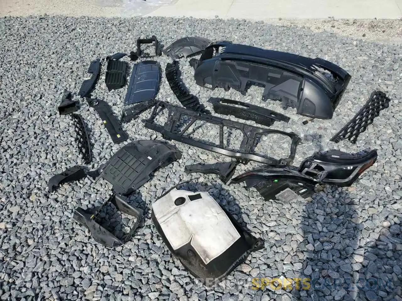 13 Photograph of a damaged car SALGS2RU4LA567748 LAND ROVER RANGEROVER 2020