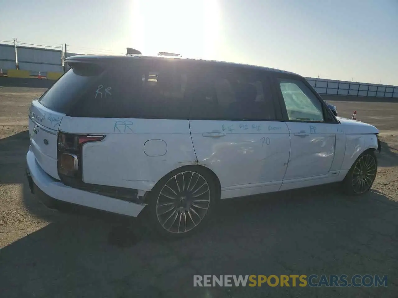 3 Photograph of a damaged car SALGS5SE3LA586215 LAND ROVER RANGEROVER 2020