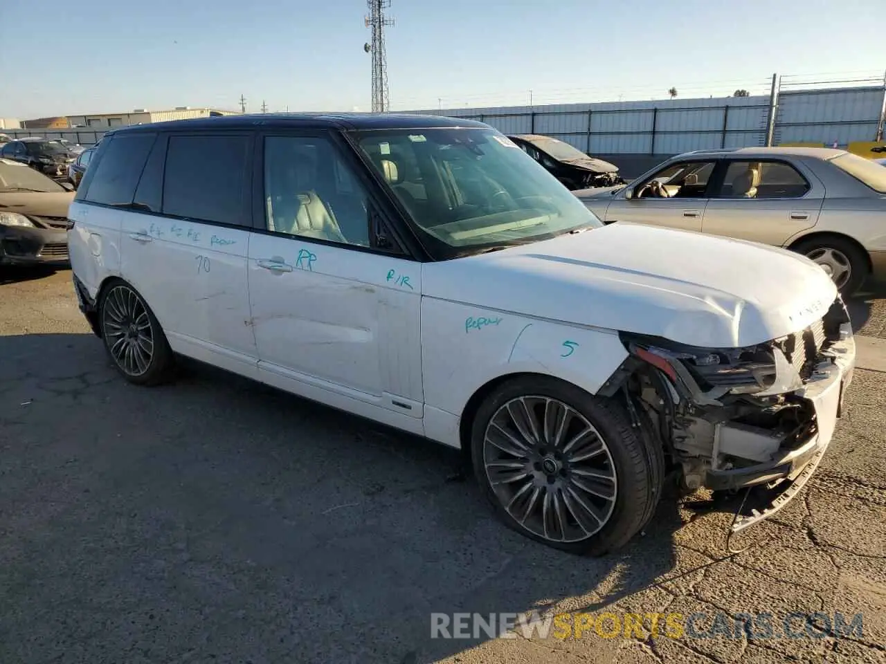 4 Photograph of a damaged car SALGS5SE3LA586215 LAND ROVER RANGEROVER 2020