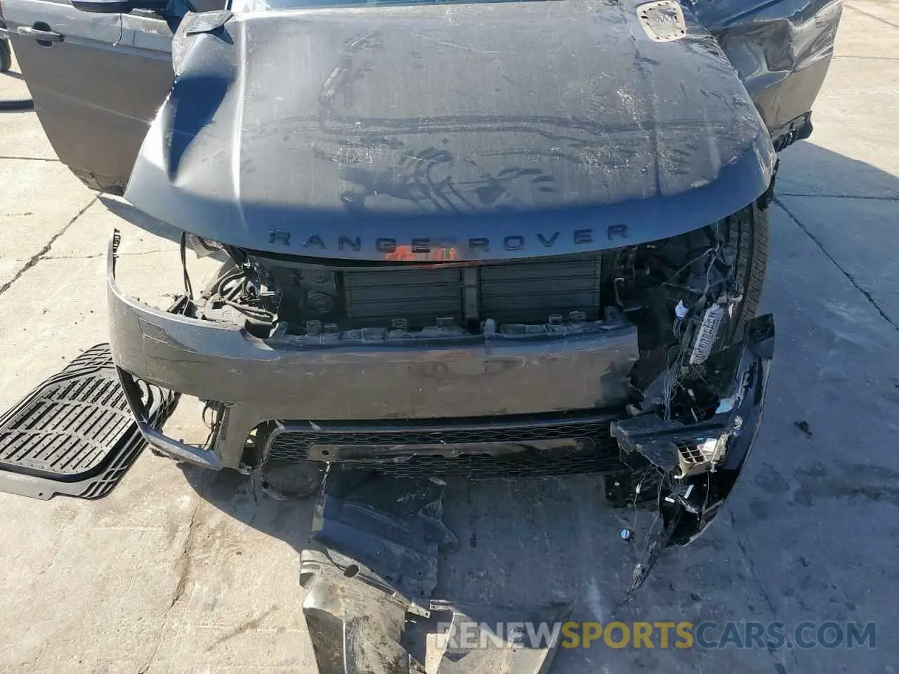 13 Photograph of a damaged car SALWS2RU0LA885538 LAND ROVER RANGEROVER 2020