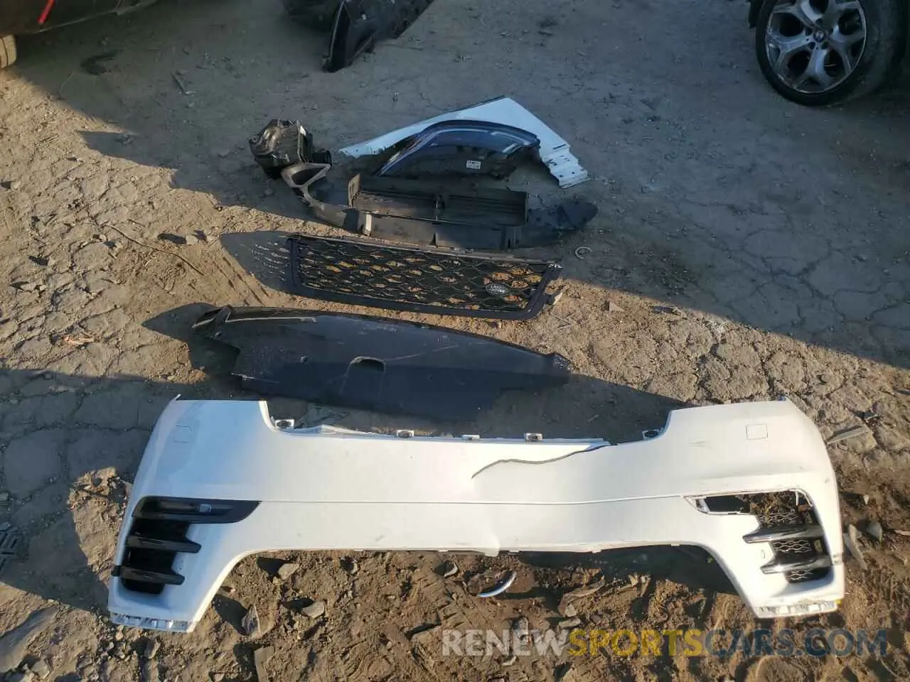 13 Photograph of a damaged car SALYK2EX0LA274725 LAND ROVER RANGEROVER 2020