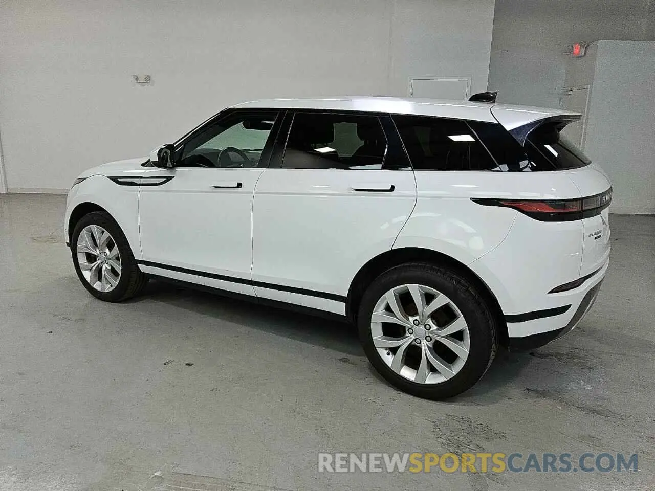 2 Photograph of a damaged car SALZP2FXXLH078187 LAND ROVER RANGEROVER 2020