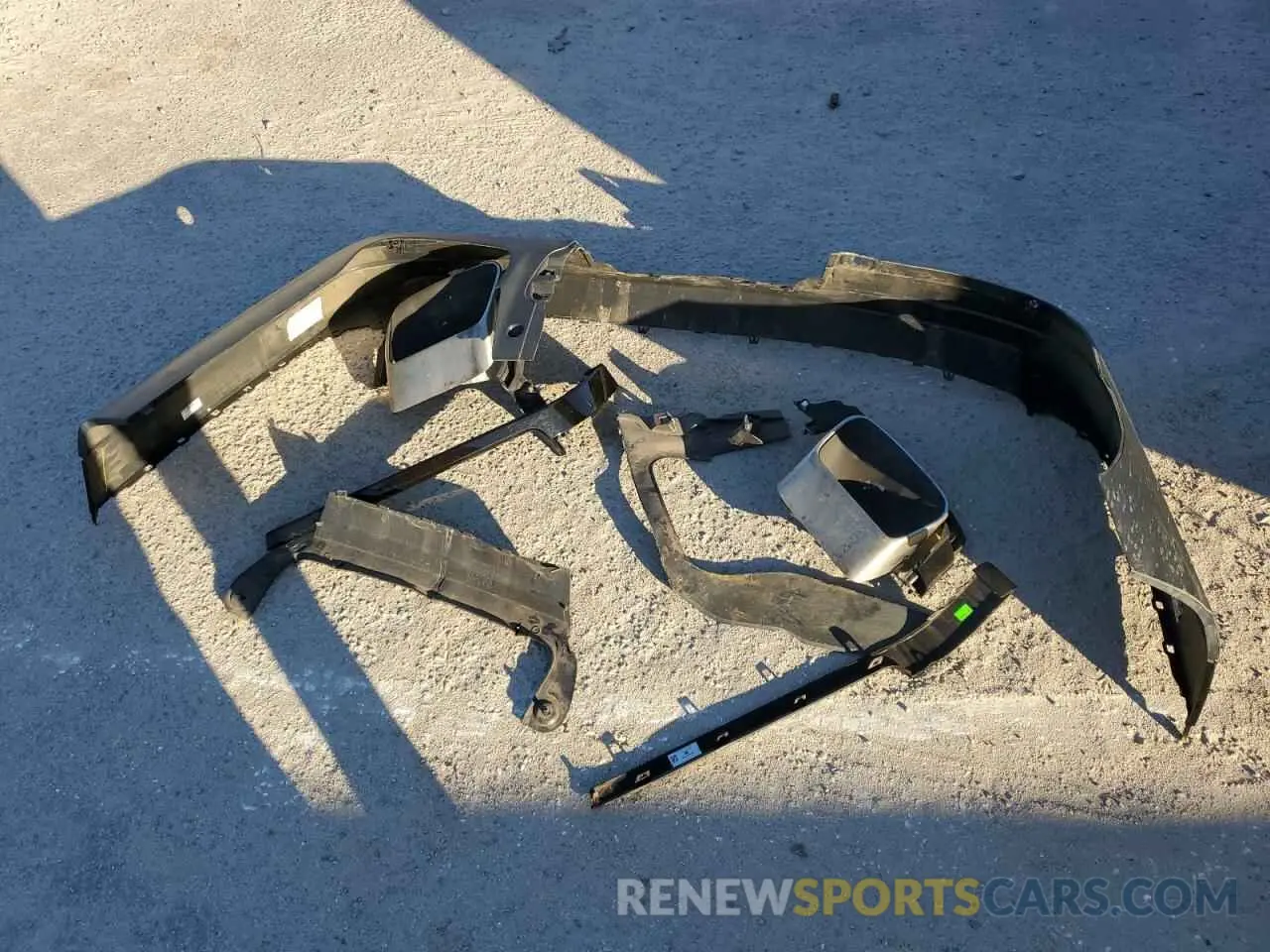 13 Photograph of a damaged car SALGS2SE2MA428335 LAND ROVER RANGEROVER 2021