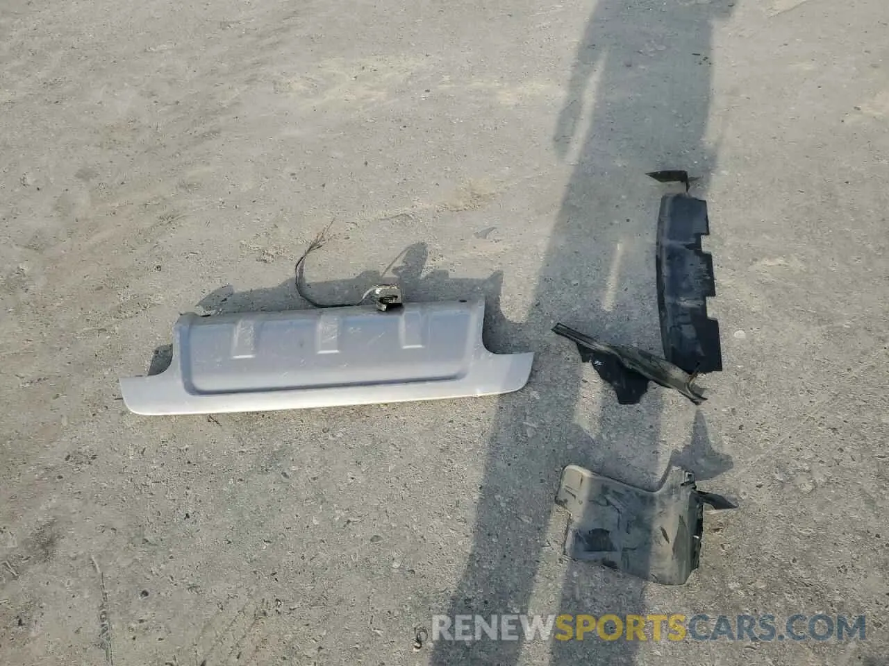 15 Photograph of a damaged car SALWR2SE9MA770677 LAND ROVER RANGEROVER 2021