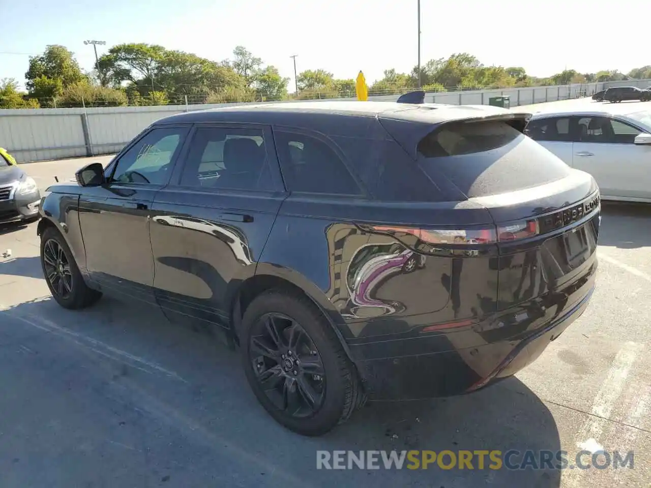 3 Photograph of a damaged car SALYT2EX7MA316760 LAND ROVER RANGEROVER 2021