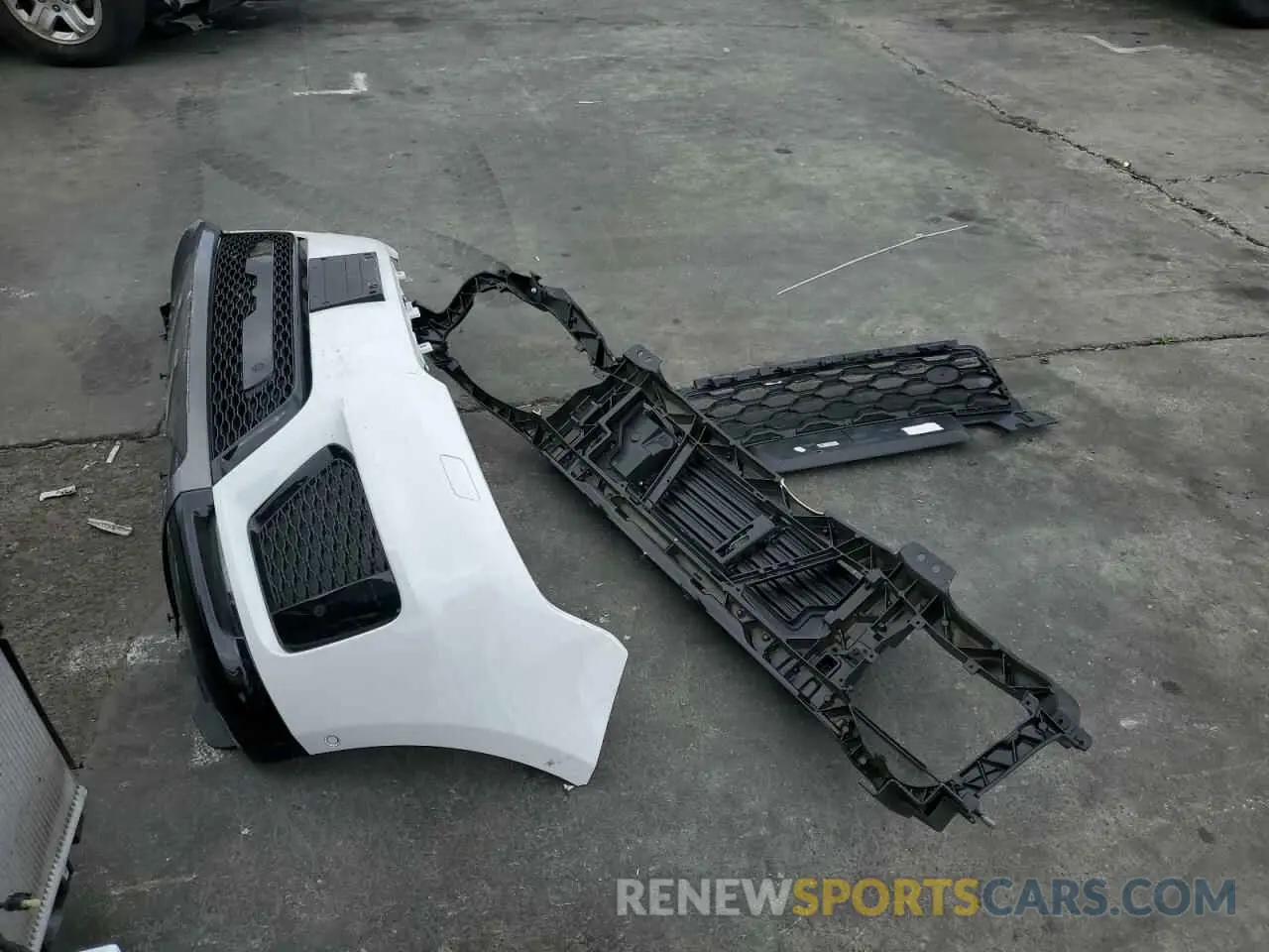 13 Photograph of a damaged car SALWR2SU3NA236700 LAND ROVER RANGEROVER 2022