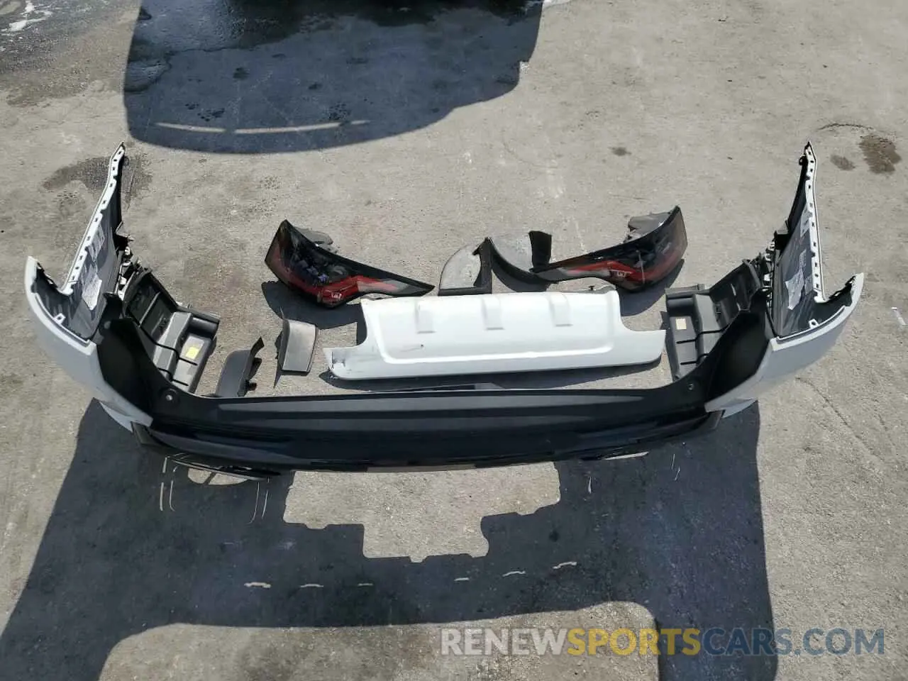 13 Photograph of a damaged car SALWS2RU8NA233592 LAND ROVER RANGEROVER 2022