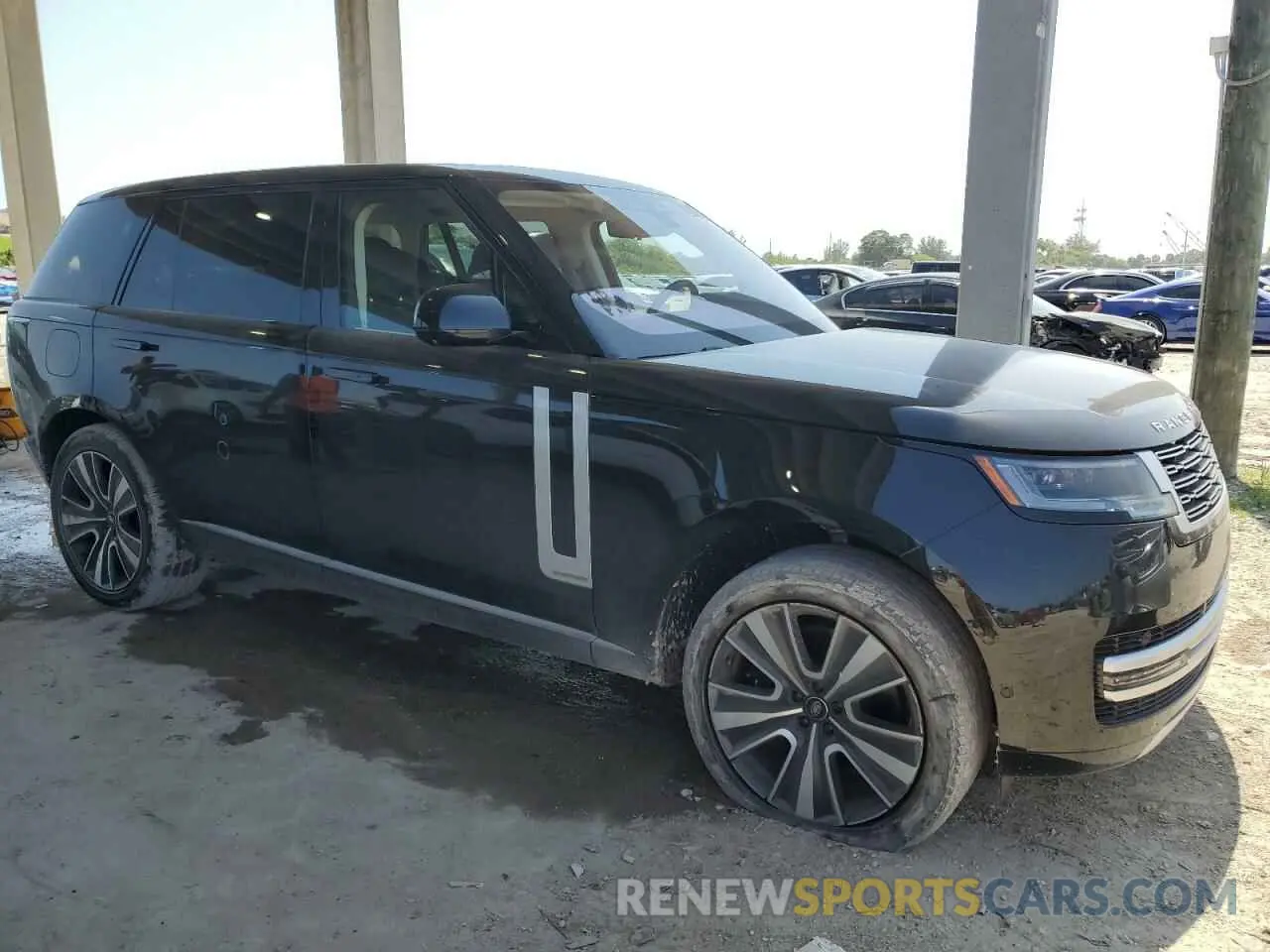 4 Photograph of a damaged car SALK1BE72PA033361 LAND ROVER RANGEROVER 2023