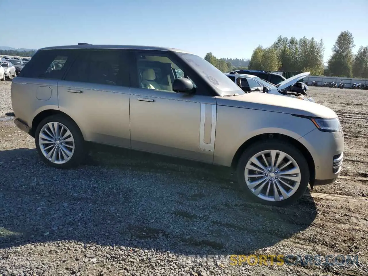 4 Photograph of a damaged car SALKV9E7XPA034934 LAND ROVER RANGEROVER 2023