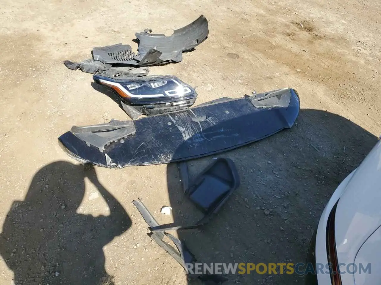 13 Photograph of a damaged car SALYT2EX3PA354913 LAND ROVER RANGEROVER 2023