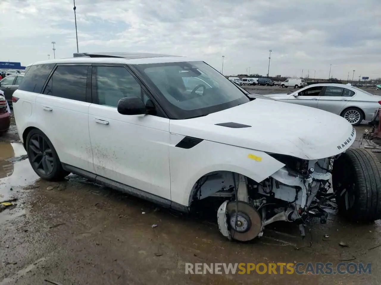 4 Photograph of a damaged car SAL1P9EU0RA189202 LAND ROVER RANGEROVER 2024