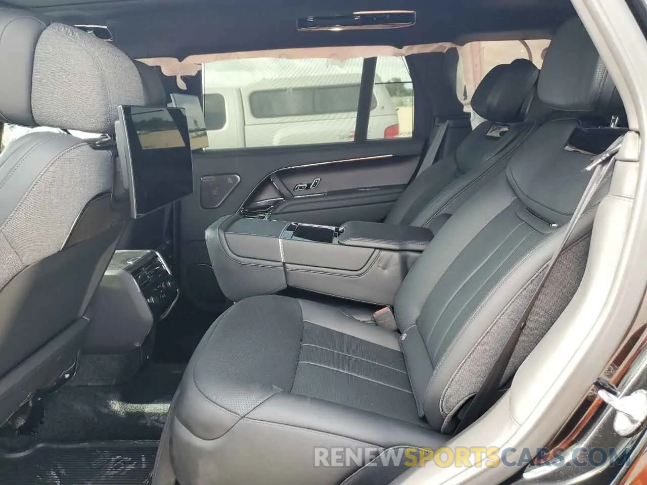 11 Photograph of a damaged car SALKZBF90RA098012 LAND ROVER RANGEROVER 2024