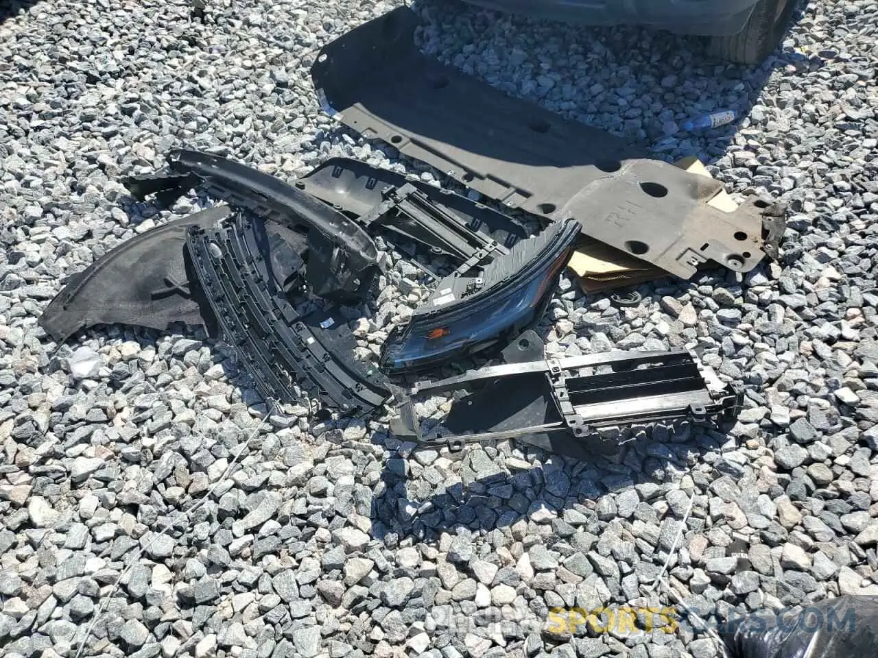 13 Photograph of a damaged car SALZL2FX4RH237791 LAND ROVER RANGEROVER 2024