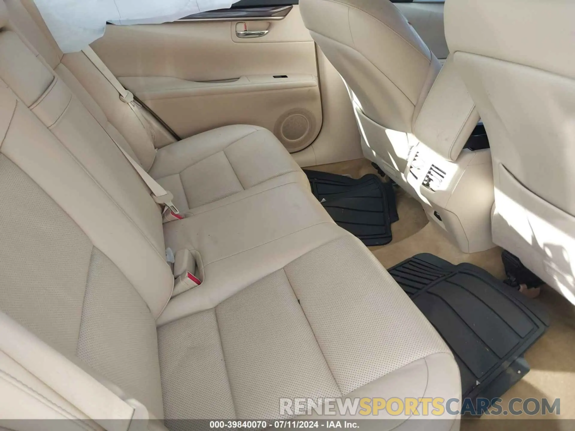 8 Photograph of a damaged car JTHBK1GG0E2146162 LEXUS ES 2014