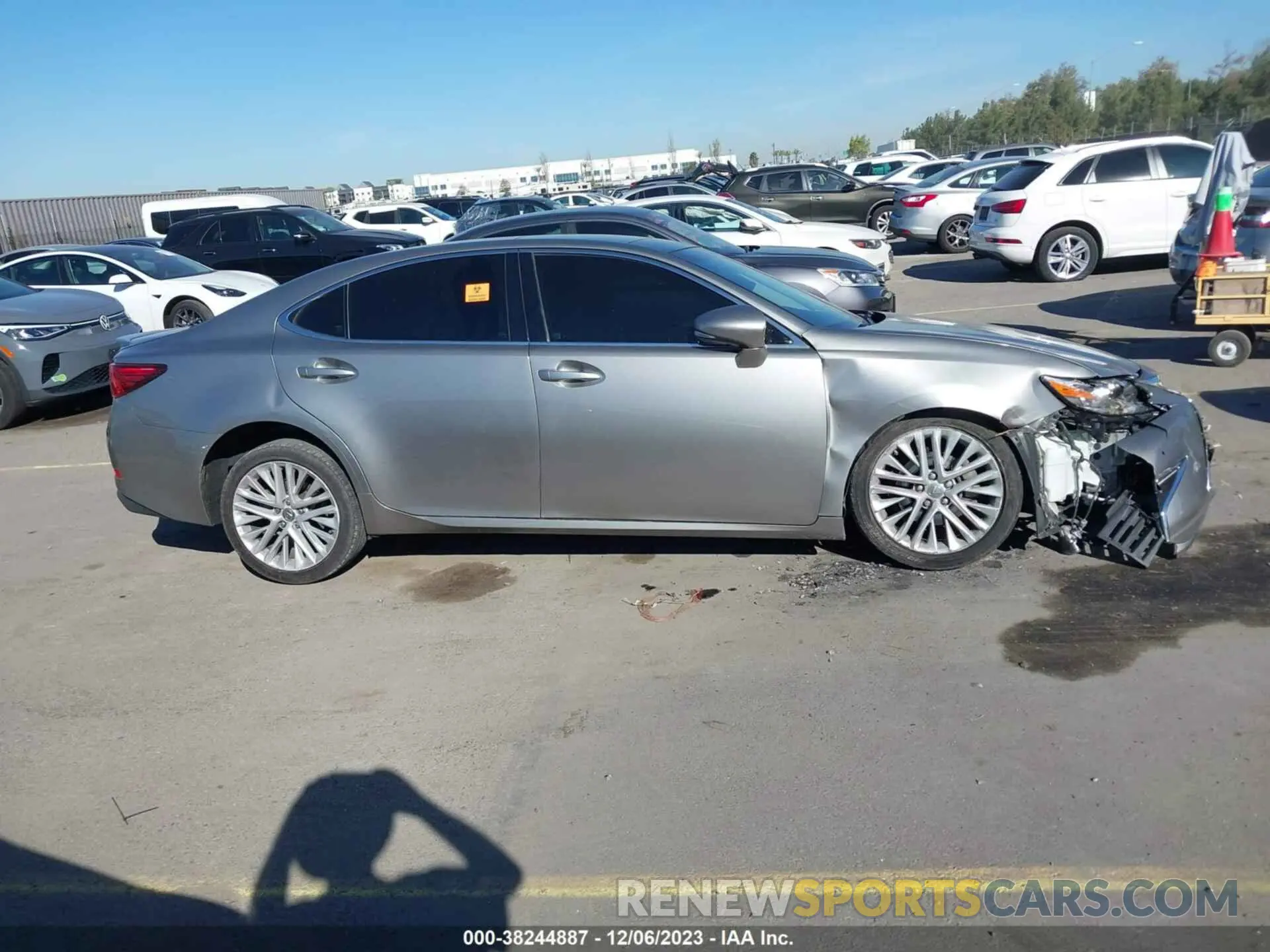 13 Photograph of a damaged car 58ABK1GG4HU046290 LEXUS ES 2017