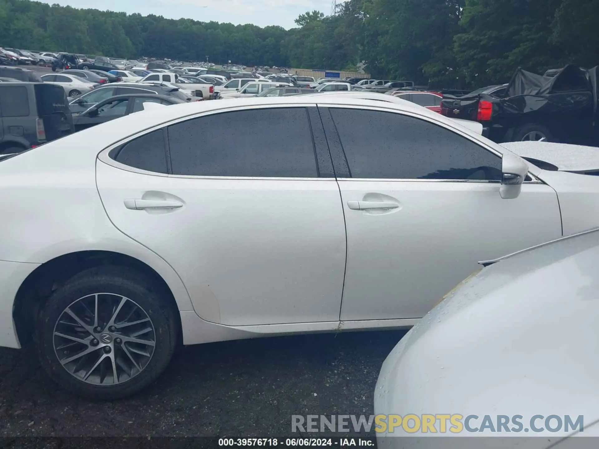 12 Photograph of a damaged car 58ABK1GG6HU078934 LEXUS ES 2017