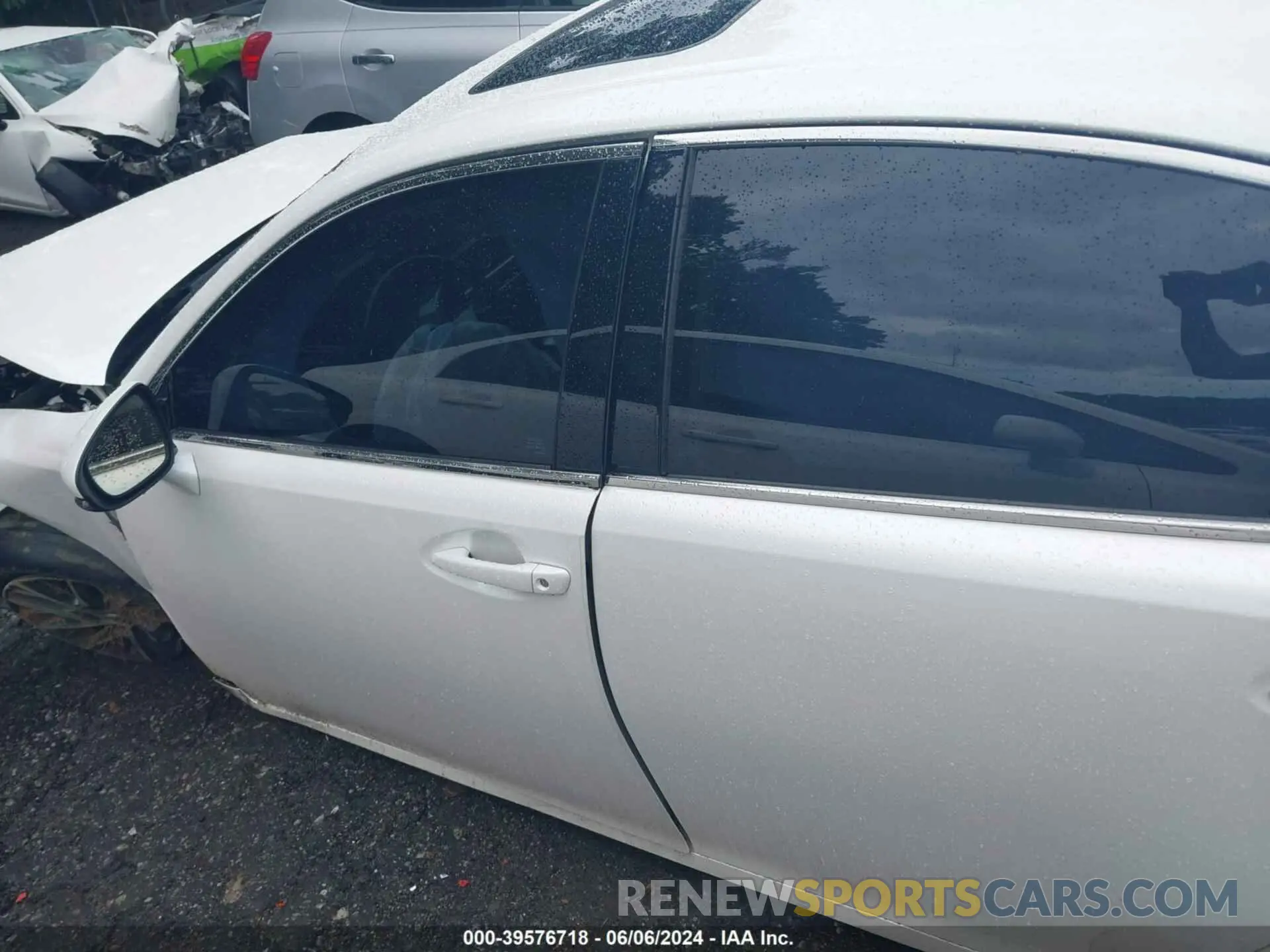 13 Photograph of a damaged car 58ABK1GG6HU078934 LEXUS ES 2017