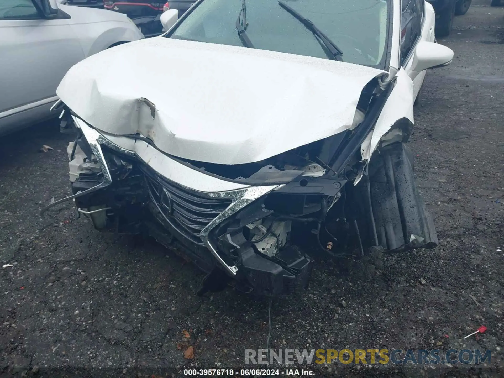 16 Photograph of a damaged car 58ABK1GG6HU078934 LEXUS ES 2017