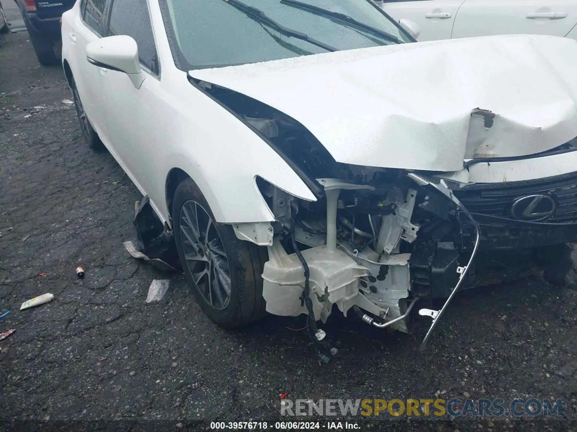 17 Photograph of a damaged car 58ABK1GG6HU078934 LEXUS ES 2017