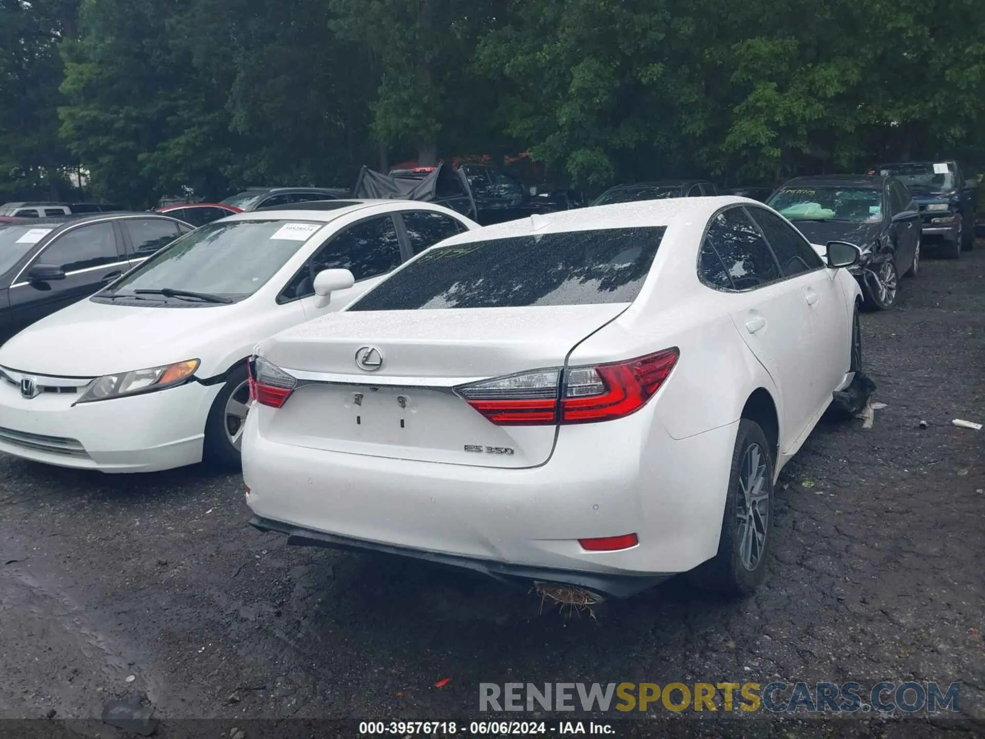 4 Photograph of a damaged car 58ABK1GG6HU078934 LEXUS ES 2017