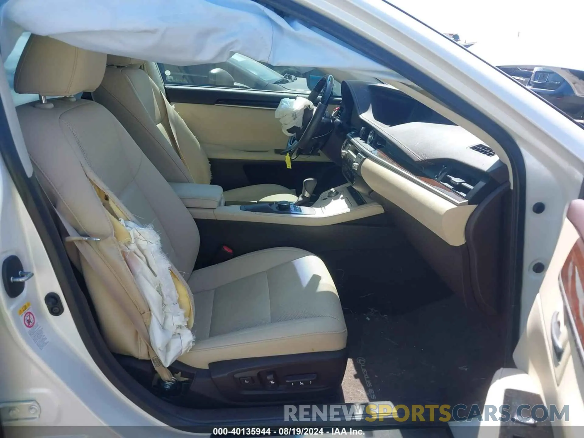 5 Photograph of a damaged car 58ABK1GG7HU063634 LEXUS ES 2017