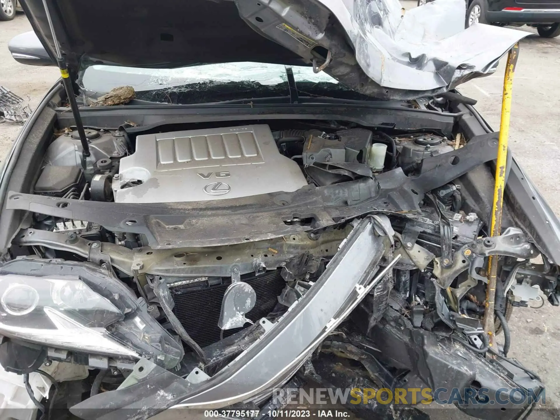 10 Photograph of a damaged car 58ABK1GG3JU099715 LEXUS ES 2018