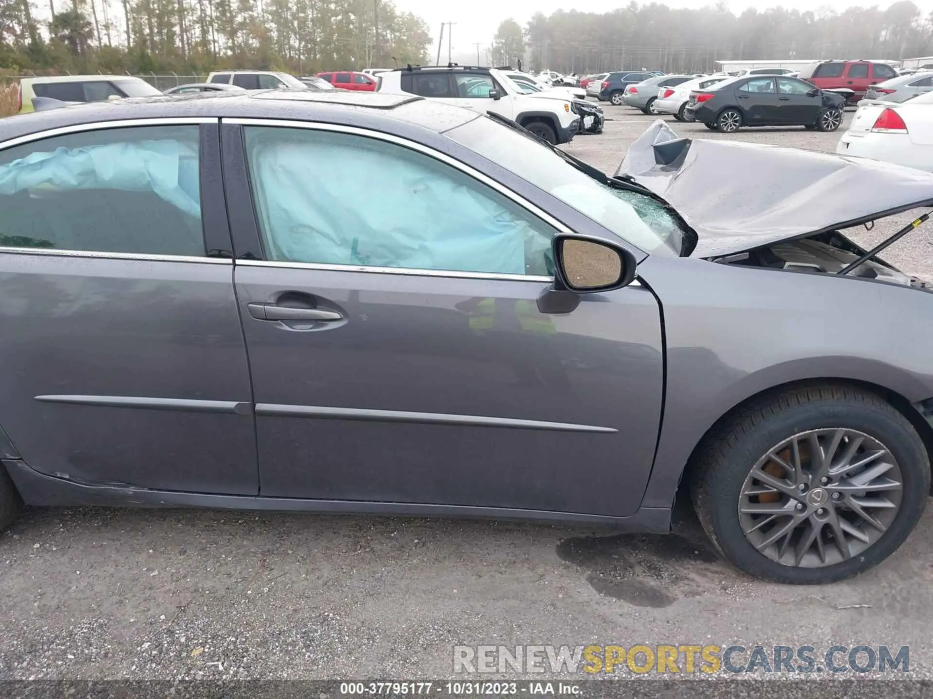 12 Photograph of a damaged car 58ABK1GG3JU099715 LEXUS ES 2018