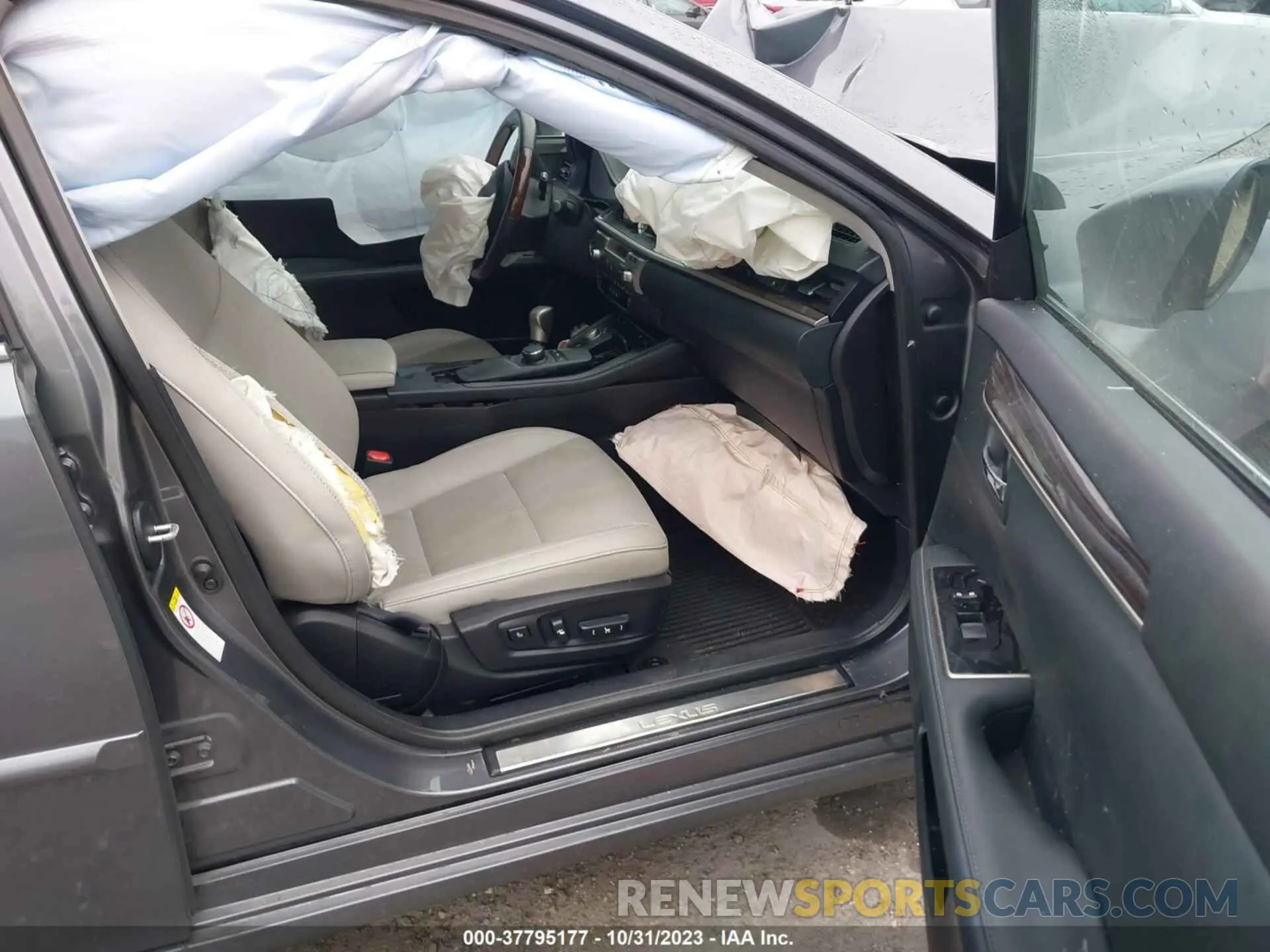 5 Photograph of a damaged car 58ABK1GG3JU099715 LEXUS ES 2018