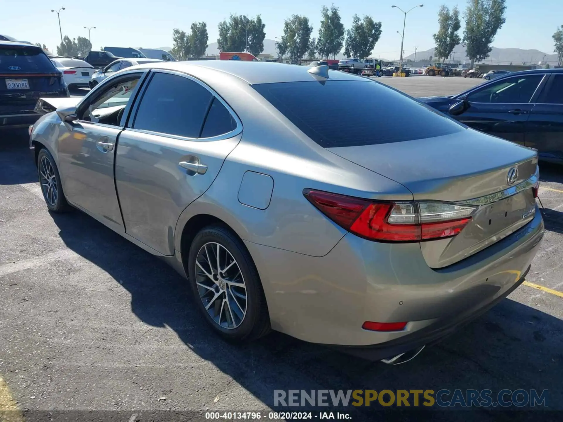 3 Photograph of a damaged car 58ABK1GG4JU080817 LEXUS ES 2018