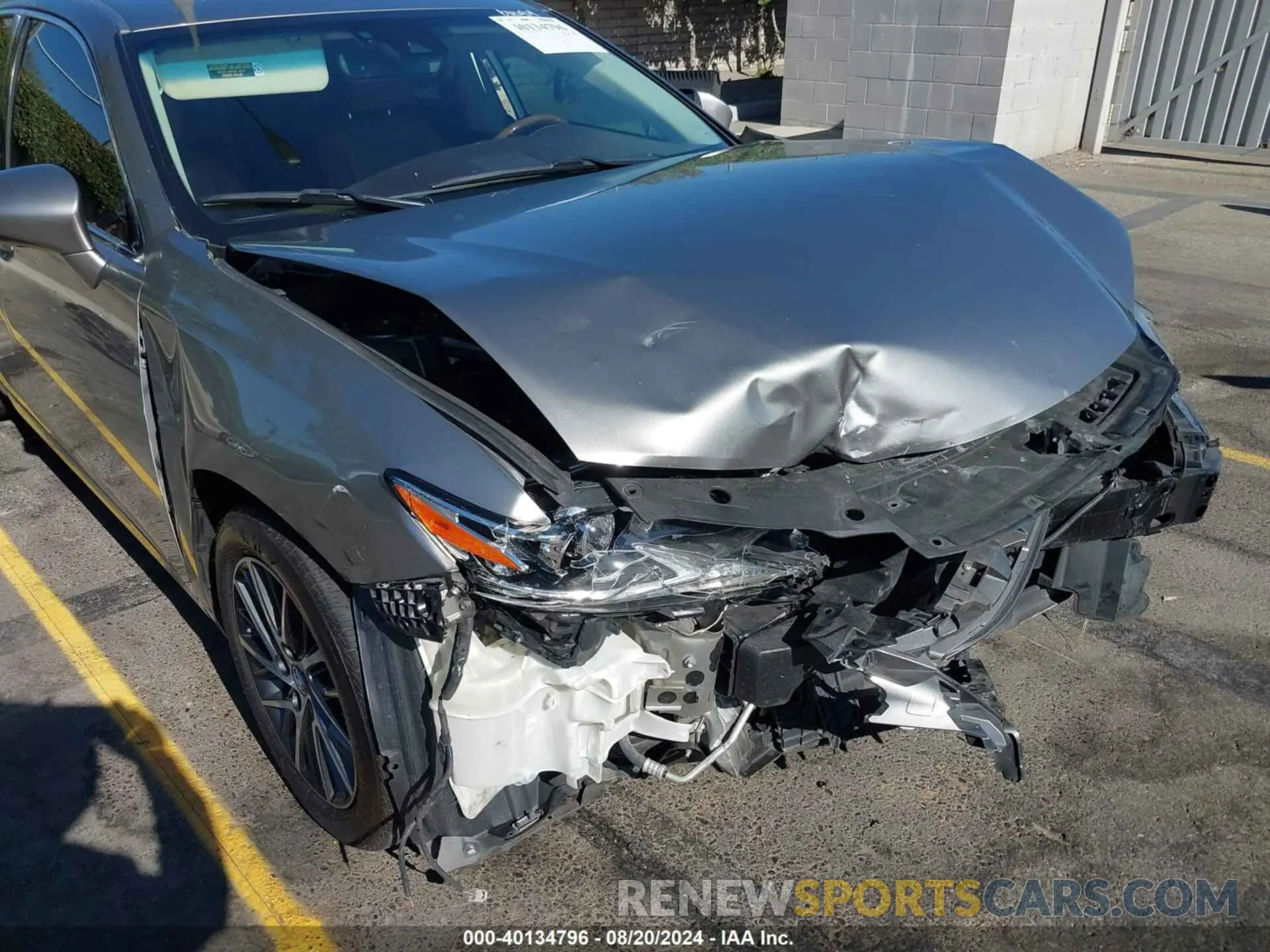 6 Photograph of a damaged car 58ABK1GG4JU080817 LEXUS ES 2018