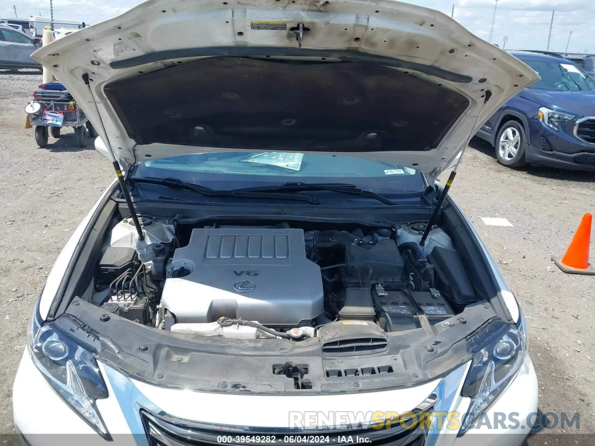 10 Photograph of a damaged car 58ABK1GG7JU089480 LEXUS ES 2018