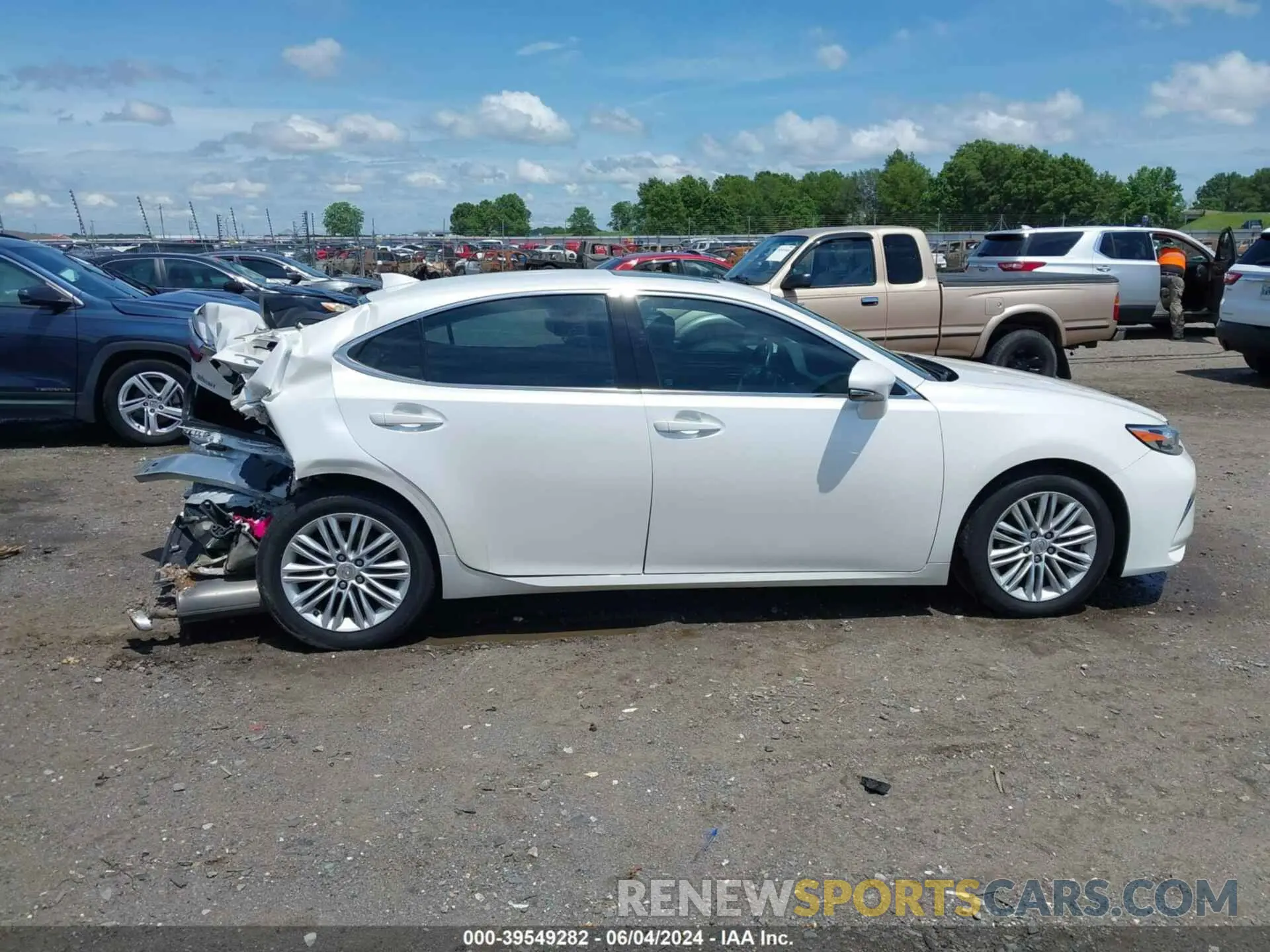 13 Photograph of a damaged car 58ABK1GG7JU089480 LEXUS ES 2018