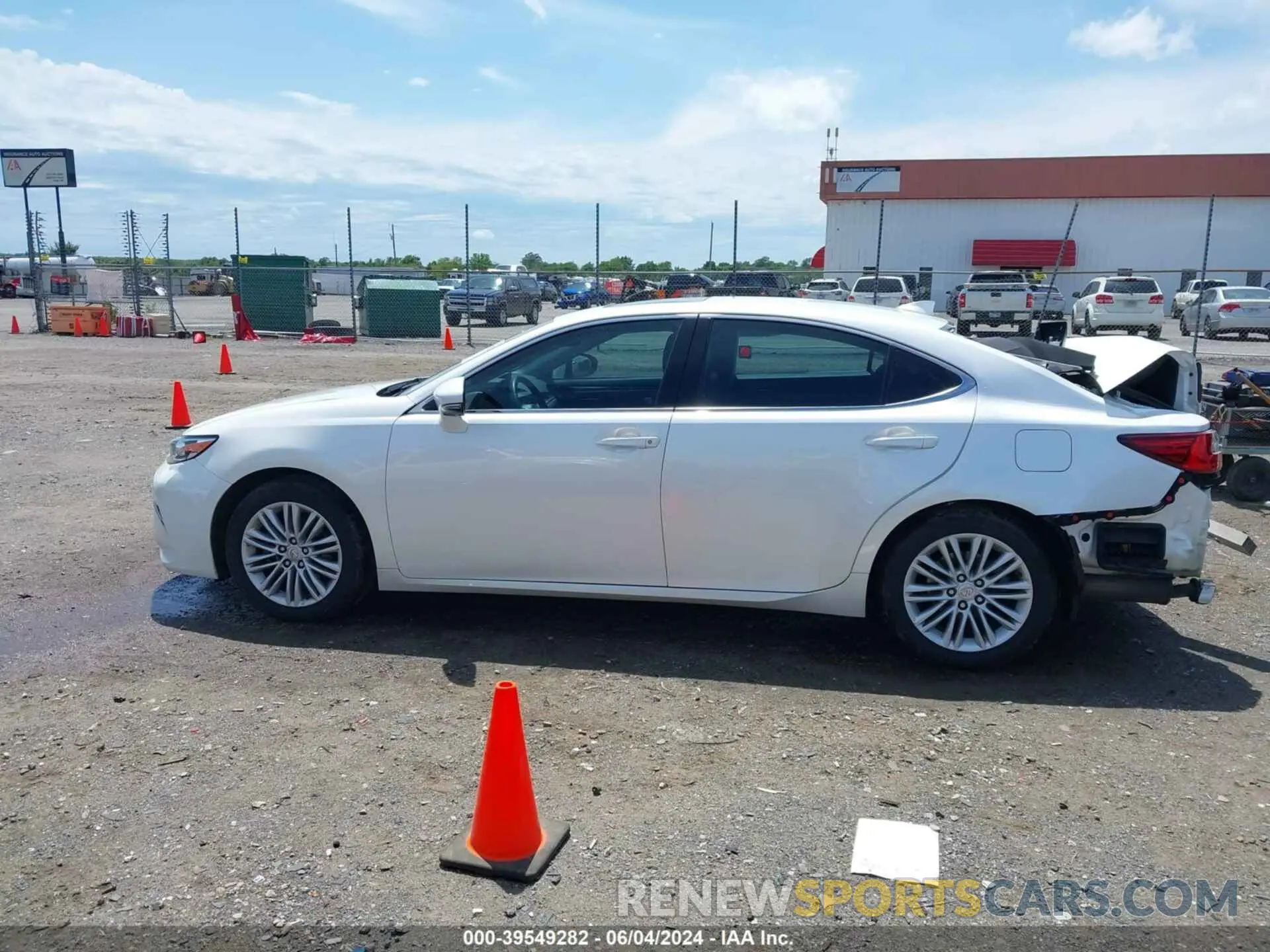 14 Photograph of a damaged car 58ABK1GG7JU089480 LEXUS ES 2018