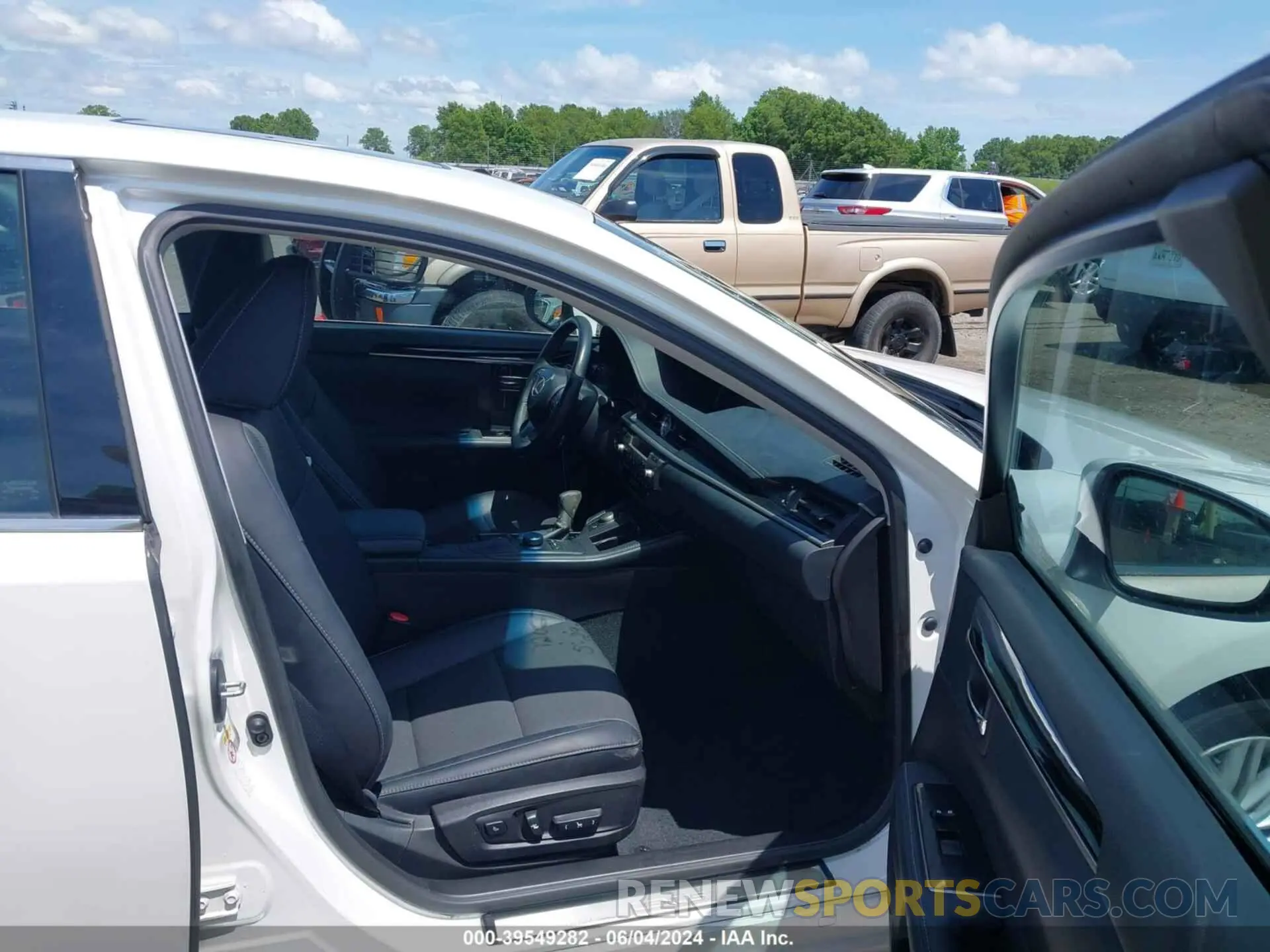 5 Photograph of a damaged car 58ABK1GG7JU089480 LEXUS ES 2018