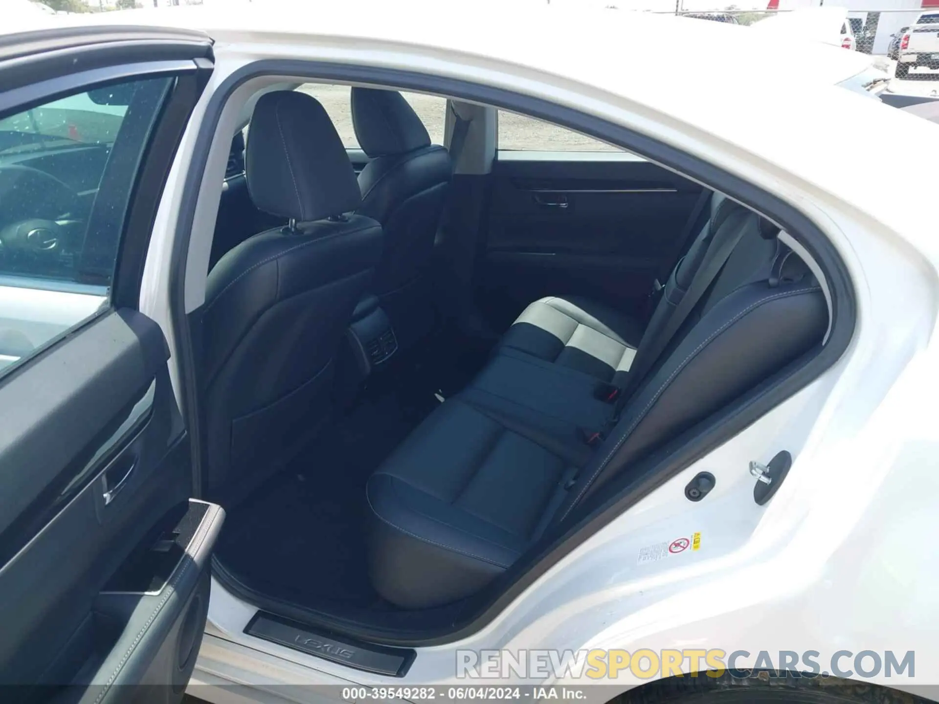 8 Photograph of a damaged car 58ABK1GG7JU089480 LEXUS ES 2018